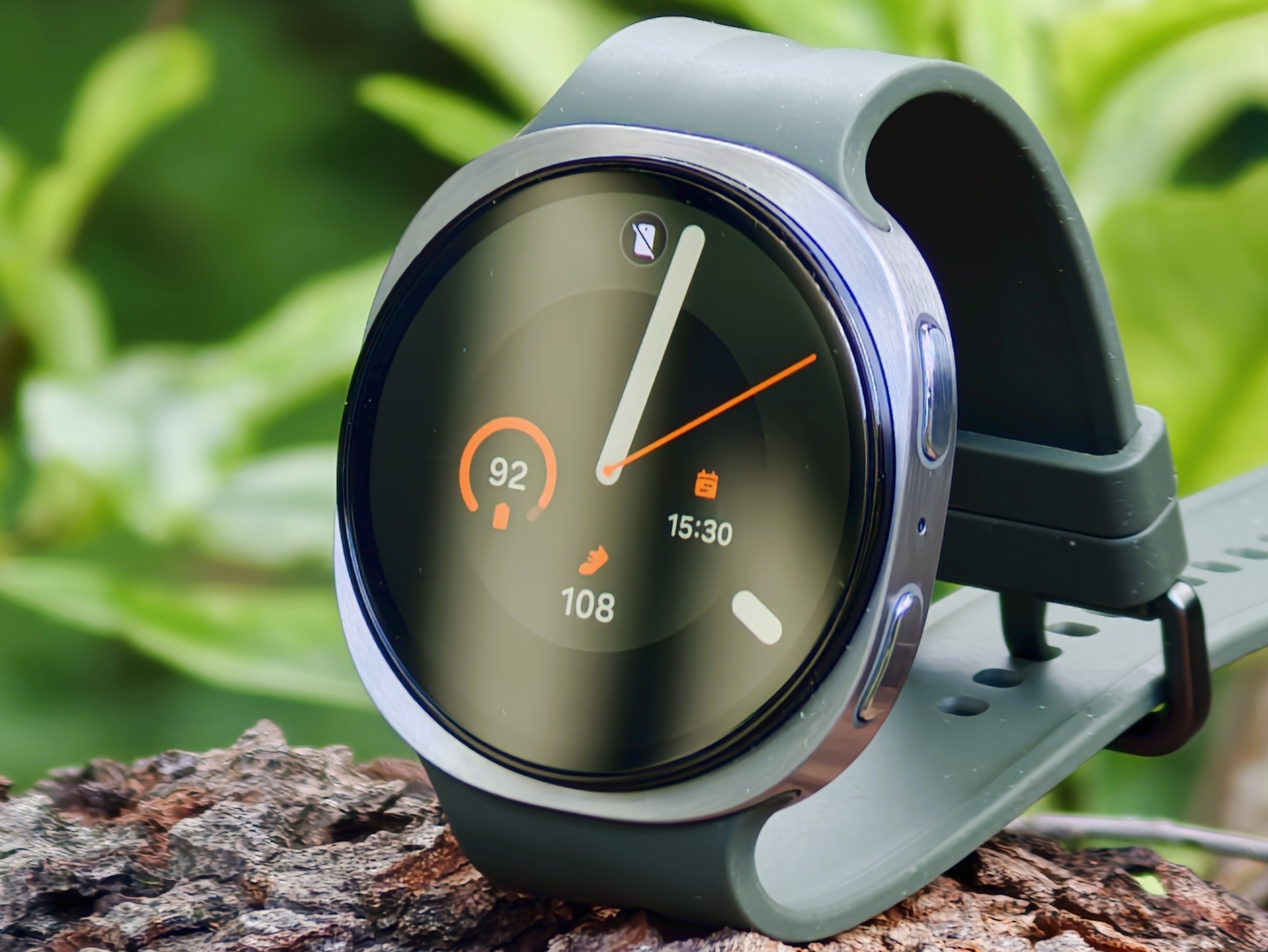 Samsung Galaxy Watch 9 เทียบความเร็วและจอภาพกับ Apple และ Xiaomi
