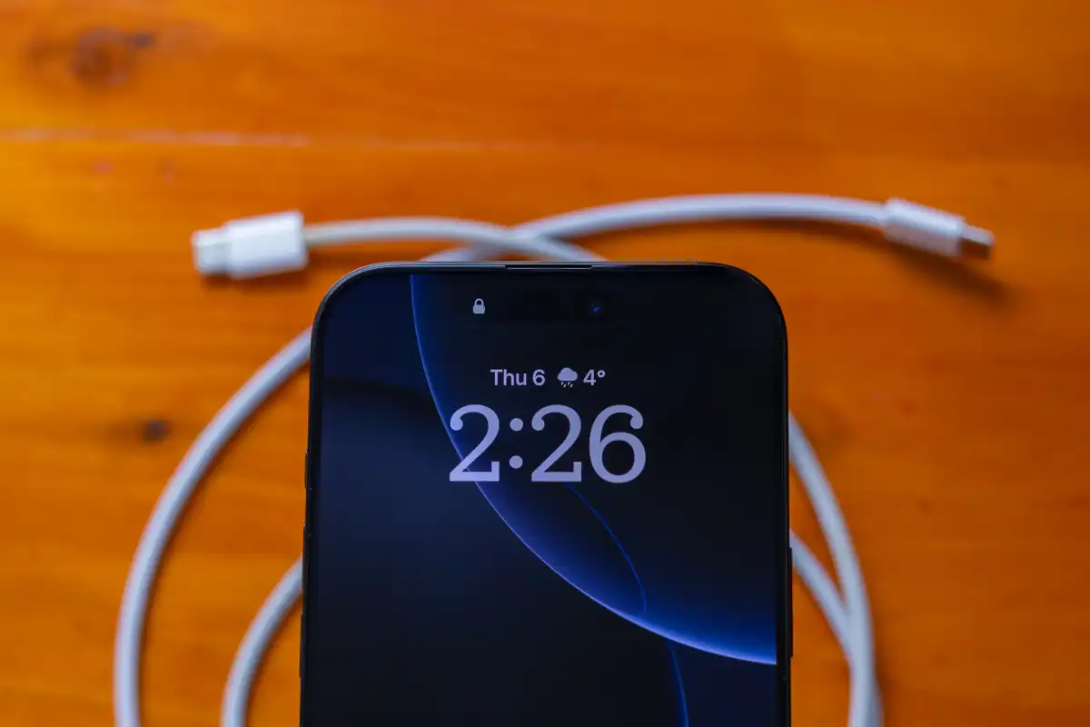 ที่ชาร์จ USB-C เดียวให้มือถือ แท็บเล็ต และแล็ปท็อป