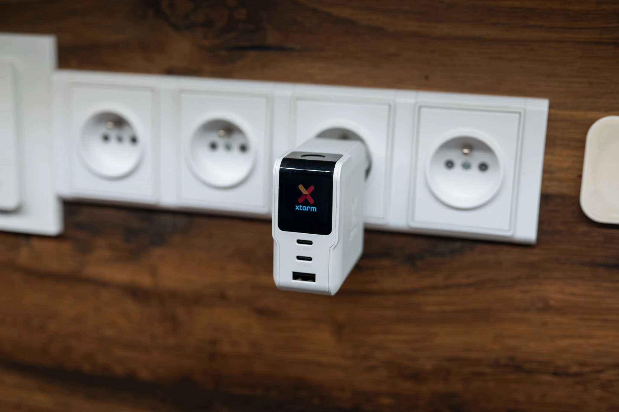 ที่ชาร์จ USB-C ตัวเดียวจบ ใช้ GaN และ 140W ชาร์จทุกอุปกรณ์