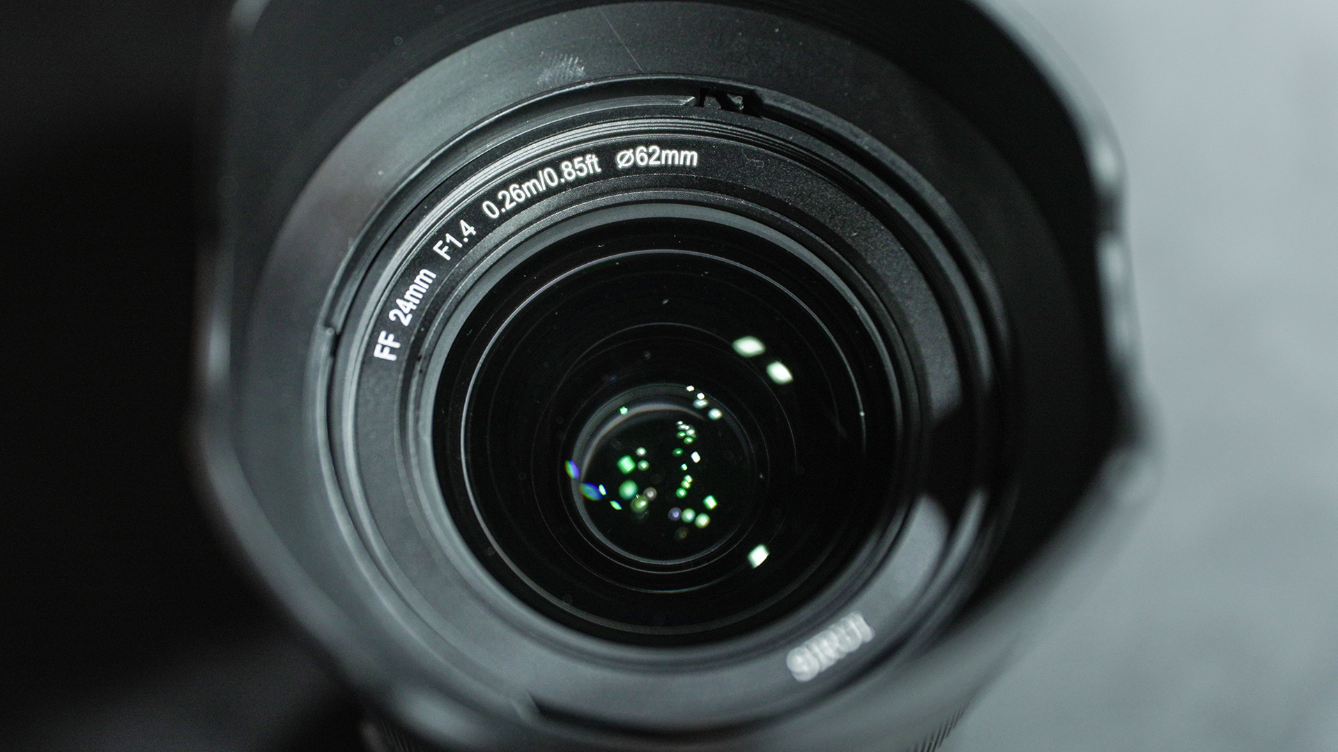 เลนส์ fast prime compact สำหรับงาน Portrait ระดับโปร เลือก Sigma, Viltrox หรือ SIRUI ดี