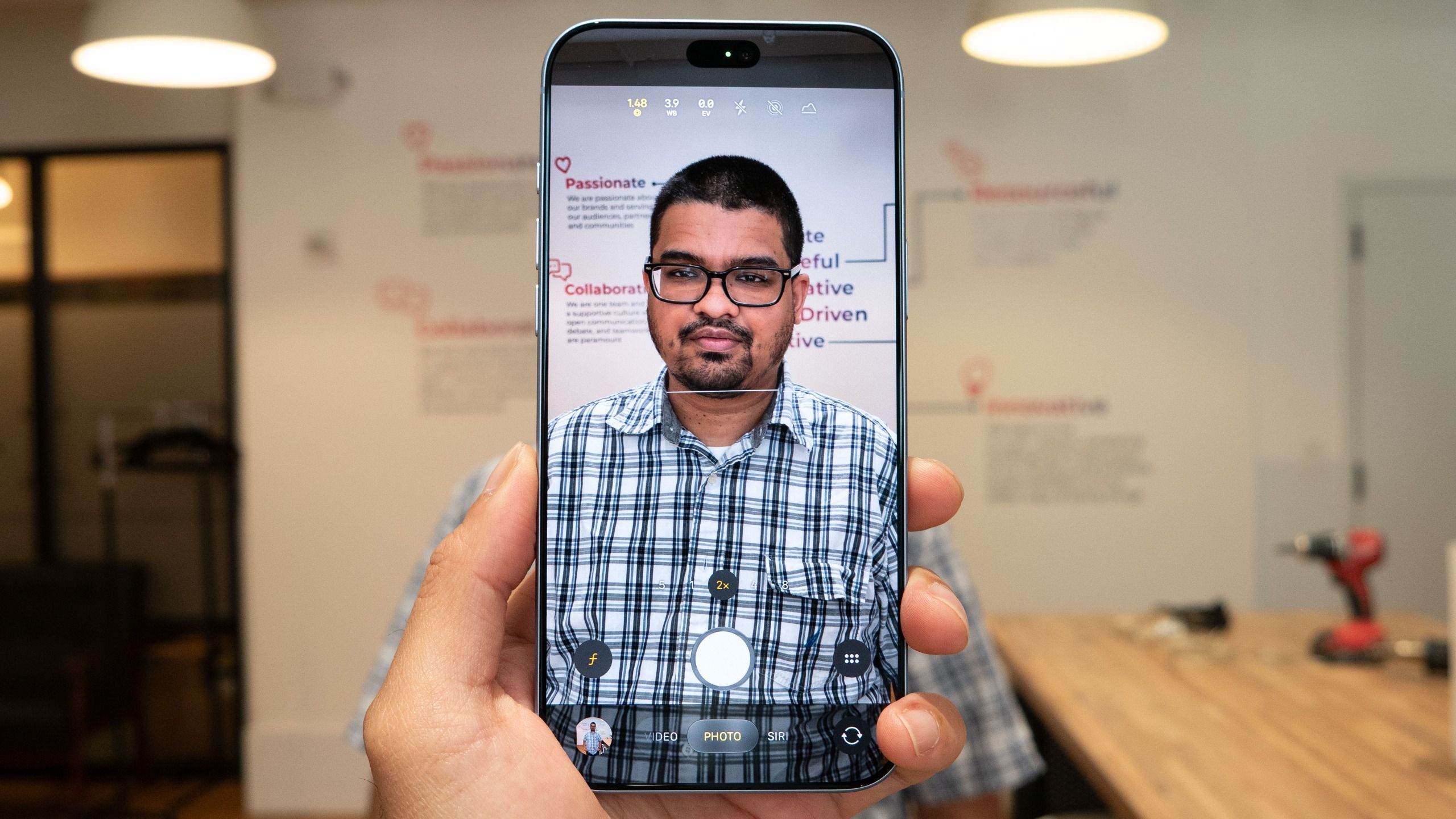 Pro Controls บน iPhone 18 Pro ทำไมการควบคุมกล้องมือสำคัญกว่า aperture ปรับได้