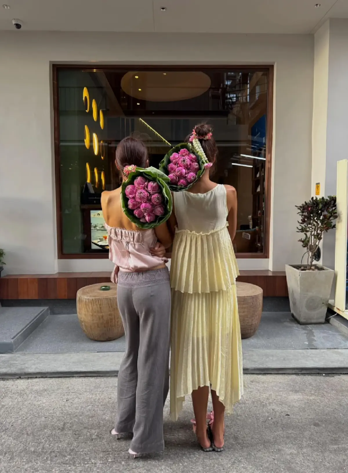 ทำไมพวงมาลัยเกล้าผมถึงกลายเป็นเทรนด์ไวรัลที่ต้องไปเช็คอิน