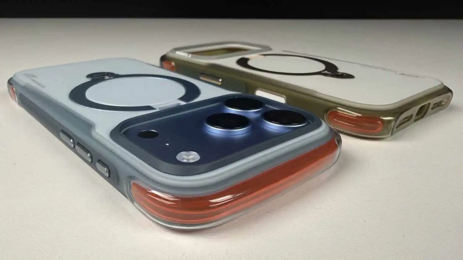 เคส Airbag vs เคสไฟเบอร์อารามิด แบบไหนปกป้อง iPhone ได้คุ้มกว่า