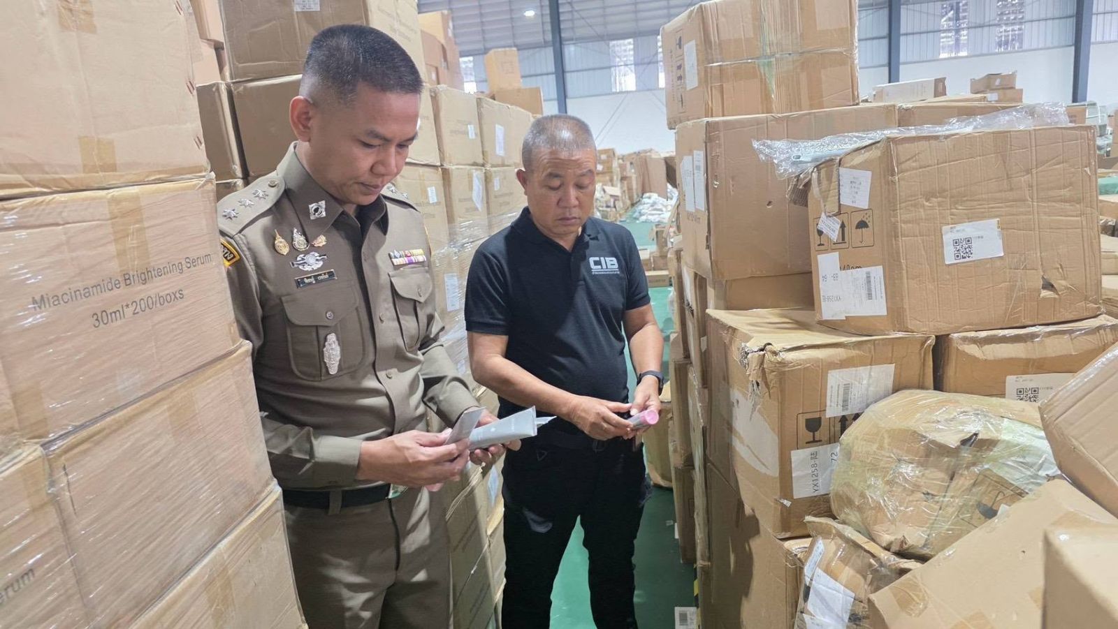 บุกทลายโกดังเครื่องสำอางปลอม เผยความเสี่ยงตลาดความงามเถื่อน