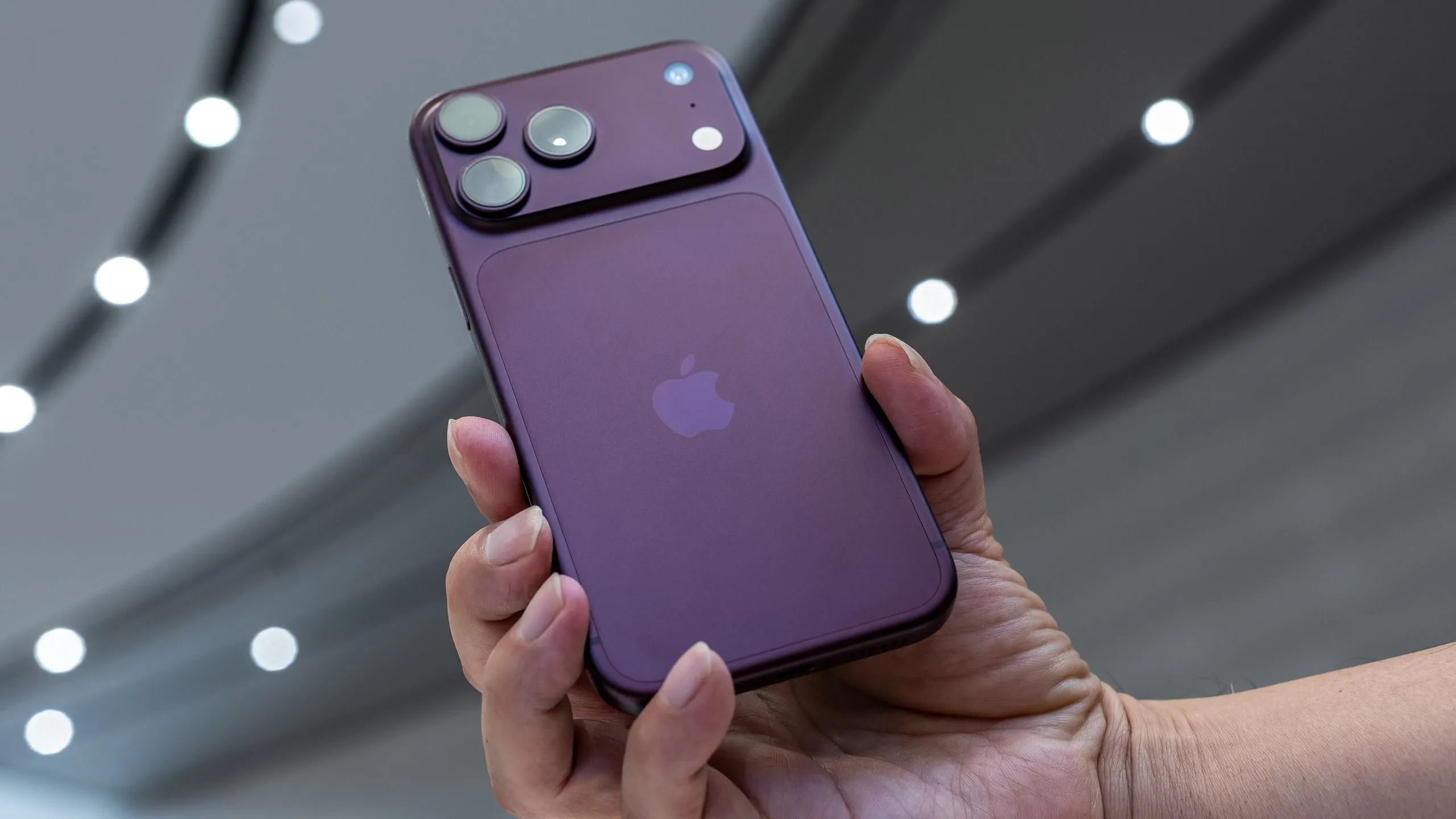 Pro Controls บน iPhone 18 Pro ทำไมการควบคุมกล้องมือสำคัญกว่า aperture ปรับได้
