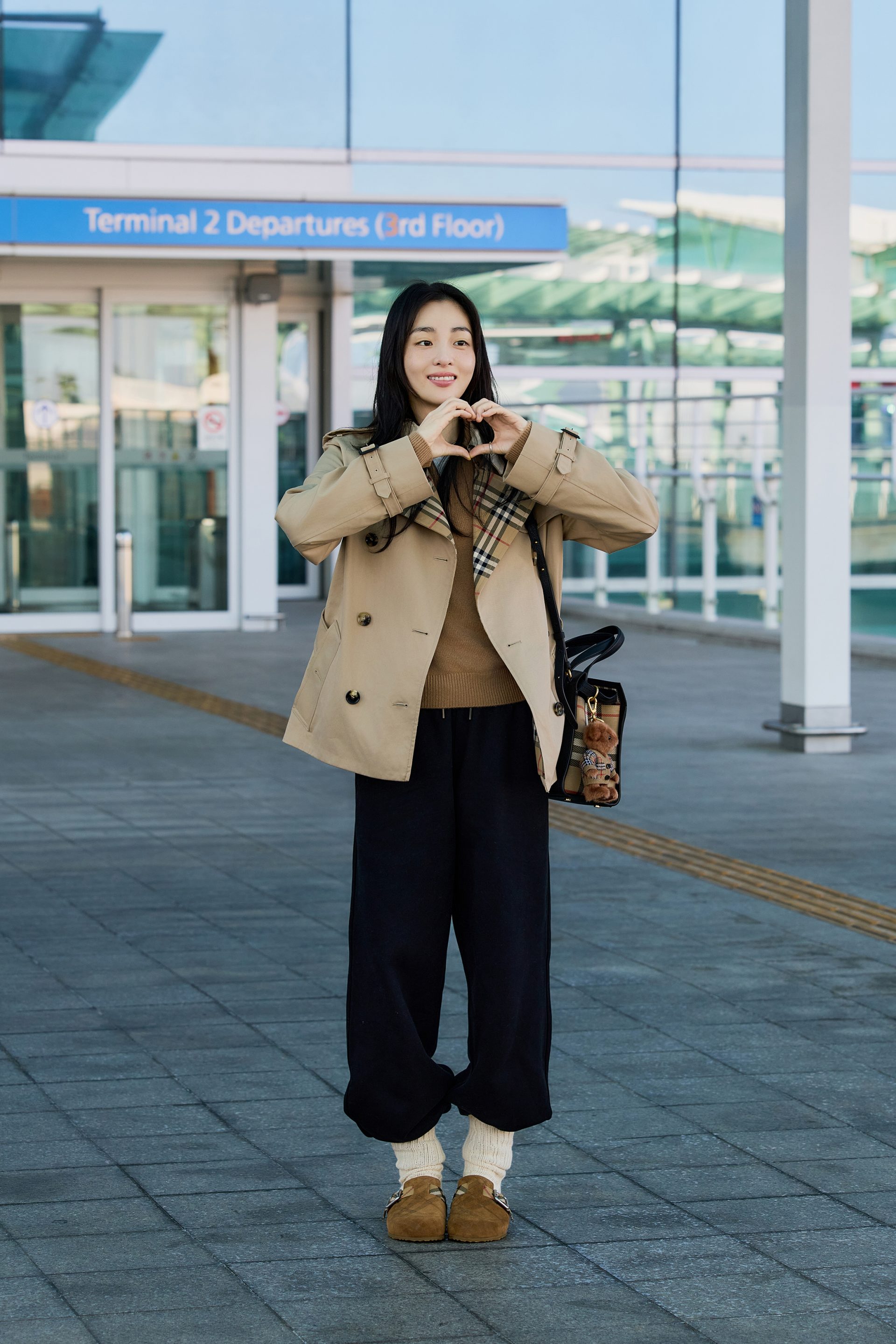 ดาราไทย London Fashion Week เมื่อสนามบินกลายเป็นรันเวย์โลก