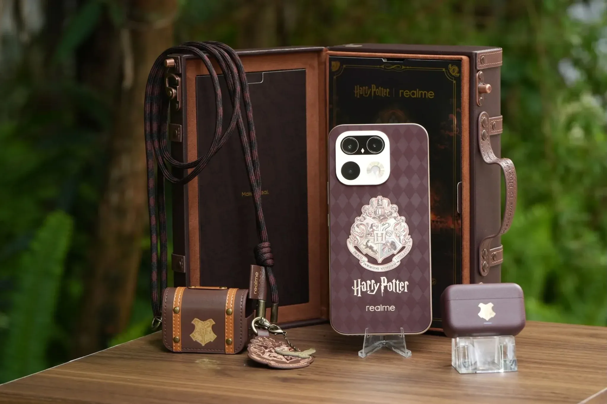 ฝาหลังเปลี่ยนสีและหีบ 1:1 realme 16 Pro Harry Potter ที่แฟนต้องมี