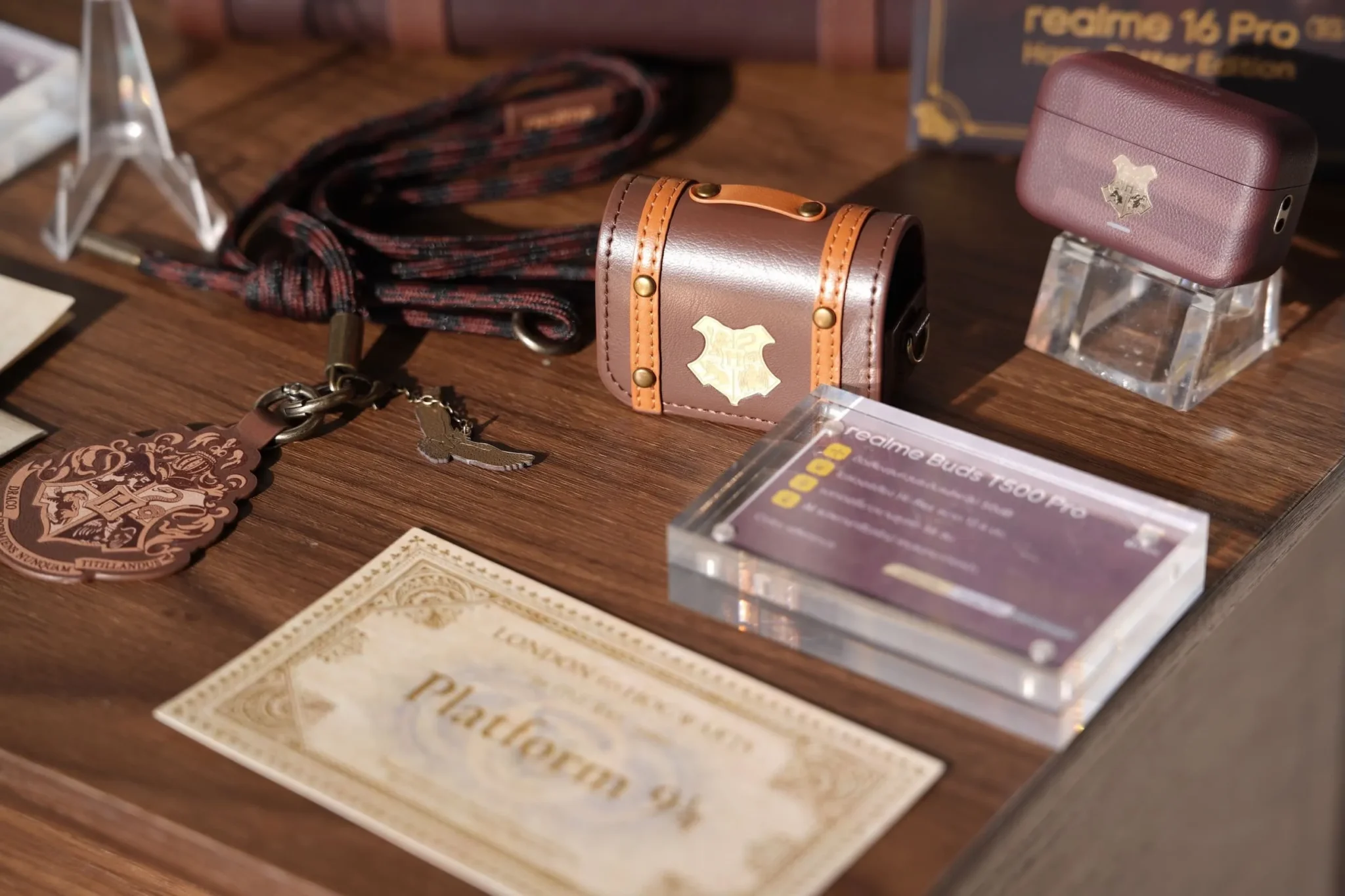 realme 16 Pro Harry Potter มือถือสะสมลิมิเต็ดที่เป็นได้ทั้งไม้กายสิทธิ์และเรือธง