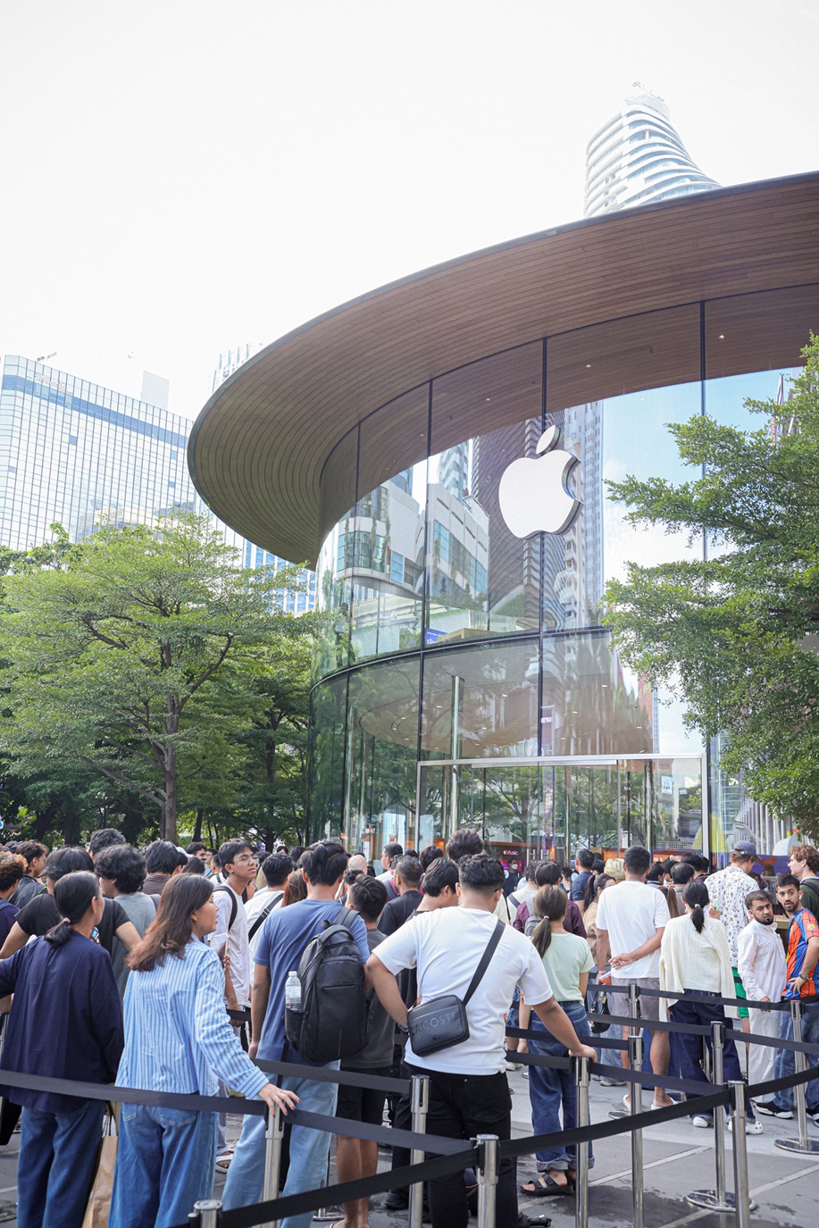 ศึกโปรมือถือ iPhone 18 Pro ค่ายมือถือและห้างแข่งเดือด