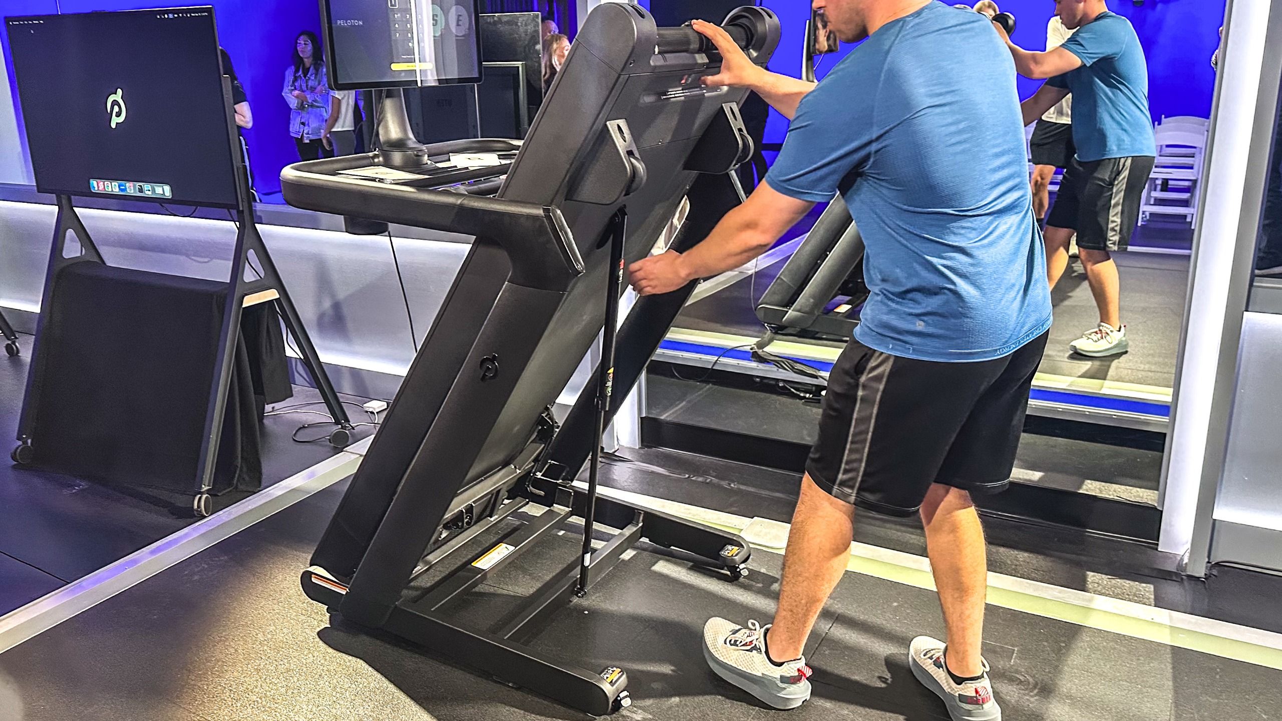 Peloton Tread Flex เครื่องวิ่งพับได้ที่ผลักฟิตเนสในบ้านให้ใกล้ตัวขึ้น