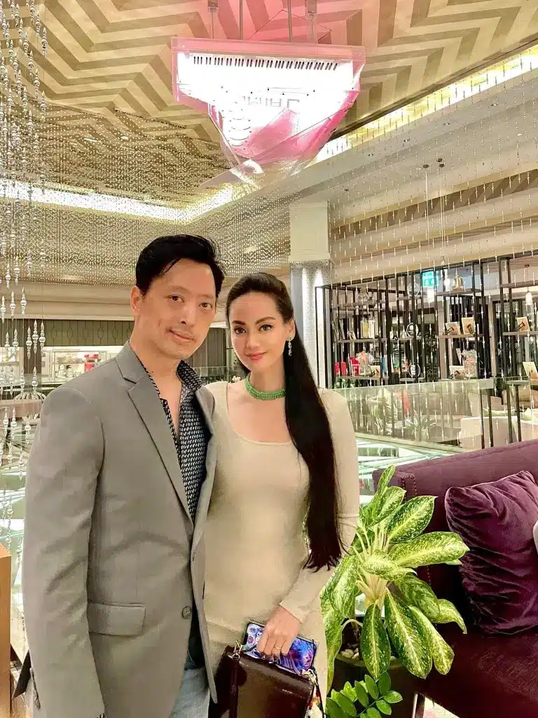 จากสตูดิโอดีไซน์สู่วงการรักคนดัง เส้นทางสองโลกของ Nuj Novakhett