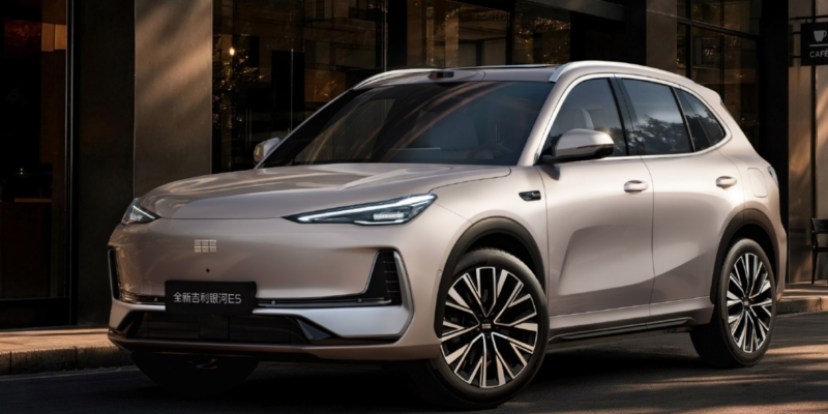 Geely EX5 มอเตอร์ 329 แรงม้า แบตเตอรี่ 70 kWh ชาร์จไฟ 800V ท้าชนกลางตลาดรถไฟฟ้า