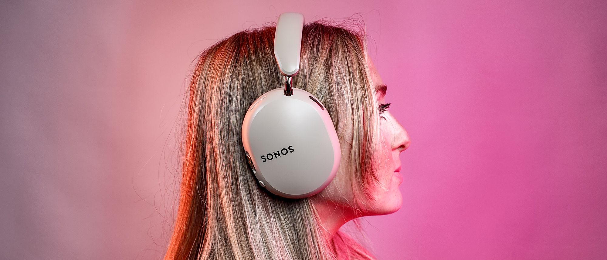 รีวิว Sonos Ace Ultra ศึกตัดเสียงกับ Bose บนรถไฟและเครื่องบิน