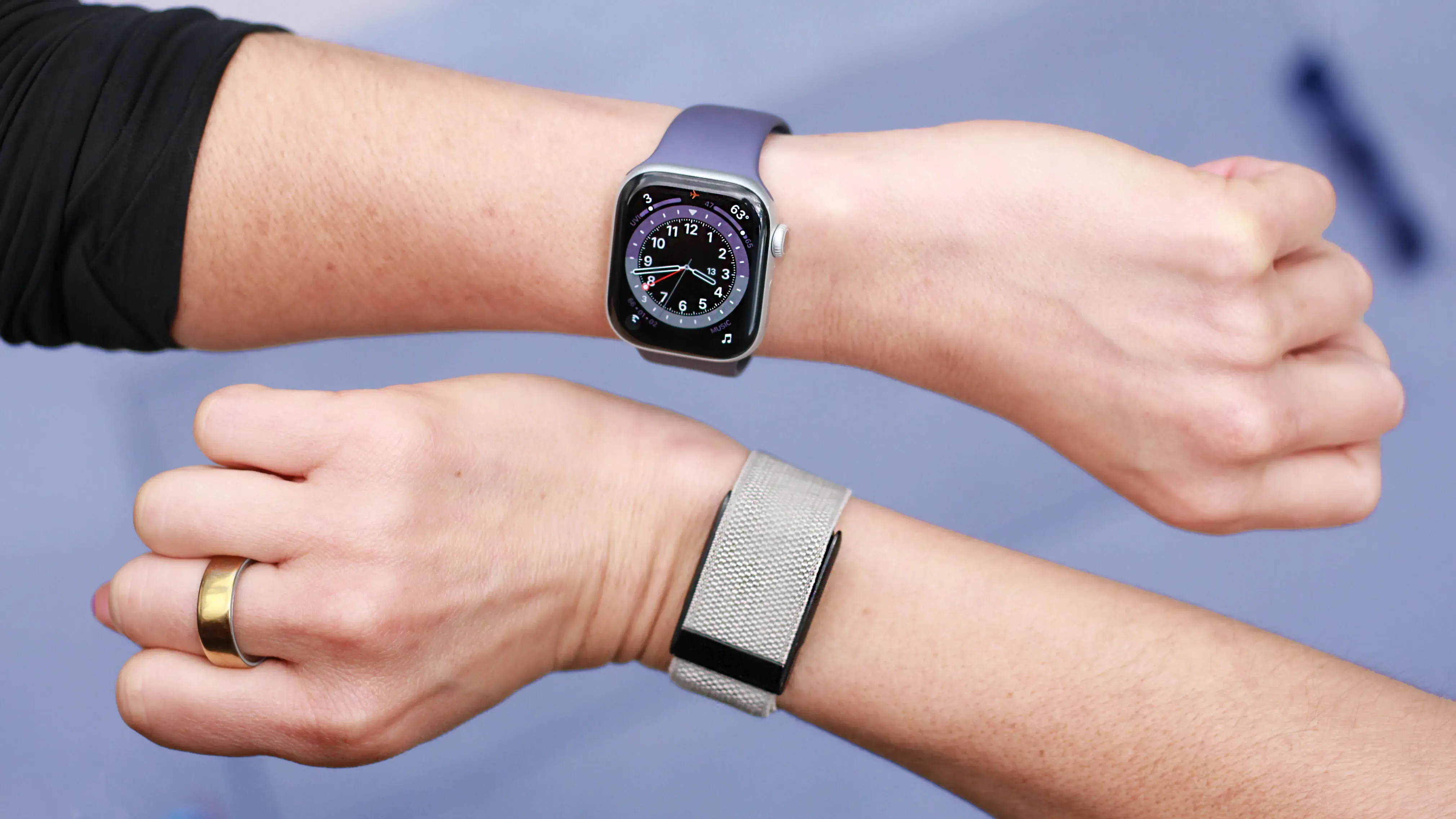 สายรัดฟิตเนสไร้หน้าจอของ Apple เปลี่ยนเกมดีไซน์อุปกรณ์สวมใส่ได้อย่างไร