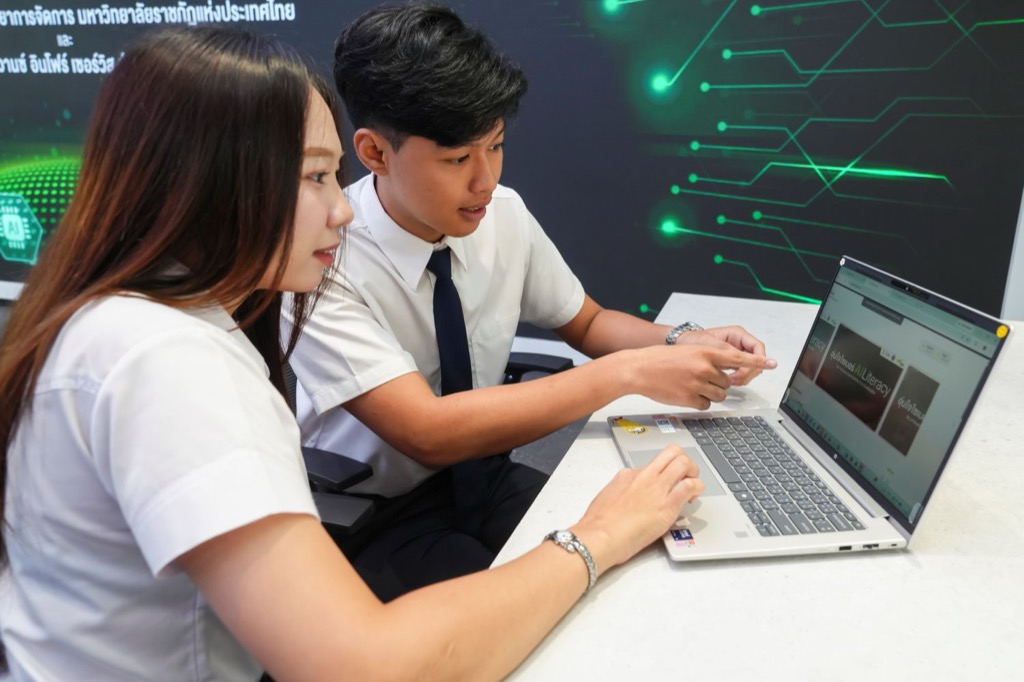 เมื่อมหาวิทยาลัยจับมือเอกชน ปั้น AI Literacy เป็นทักษะสามัญยุคดิจิทัล