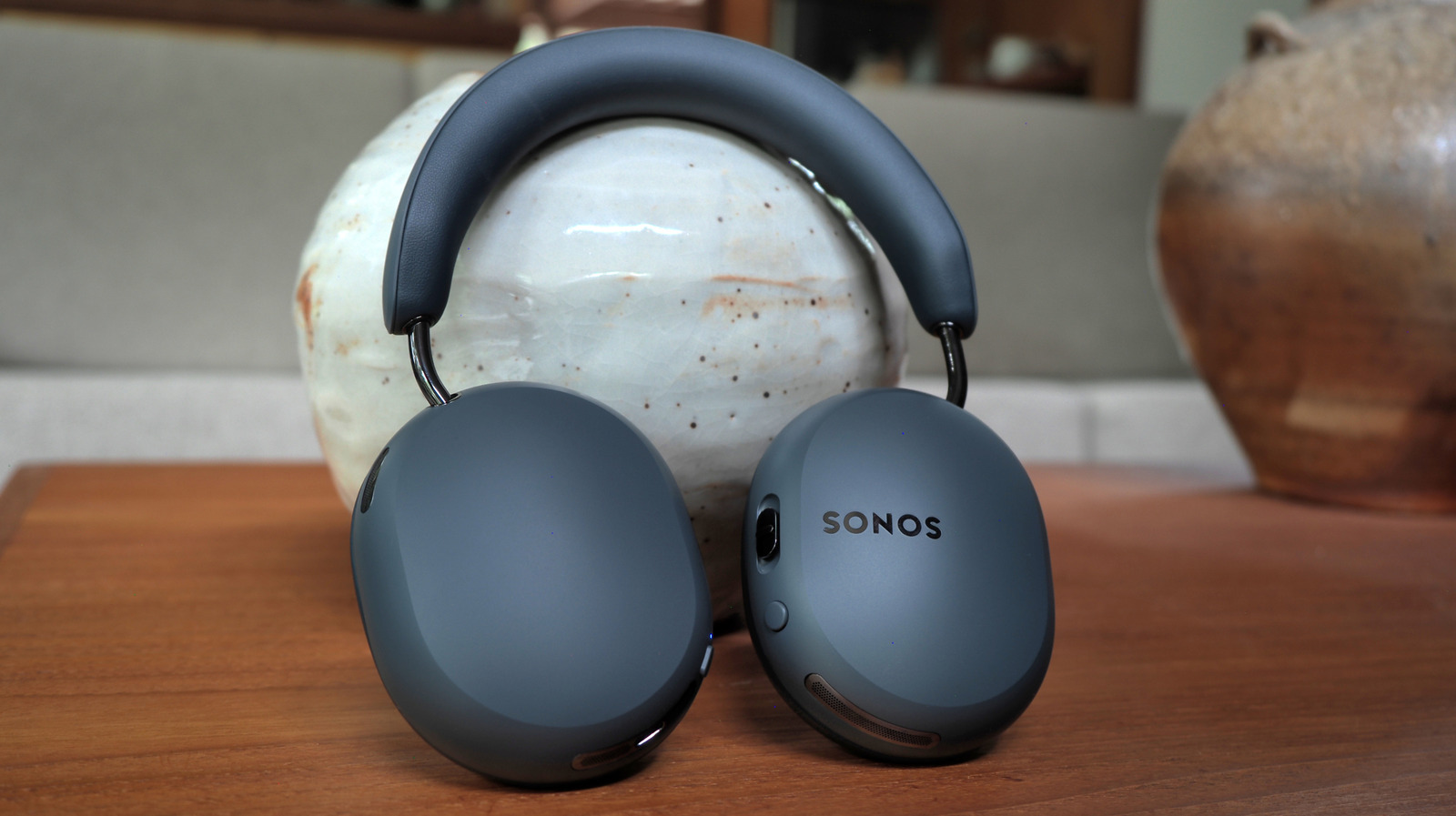 รีวิว Sonos Ace Ultra ศึกตัดเสียงกับ Bose บนรถไฟและเครื่องบิน