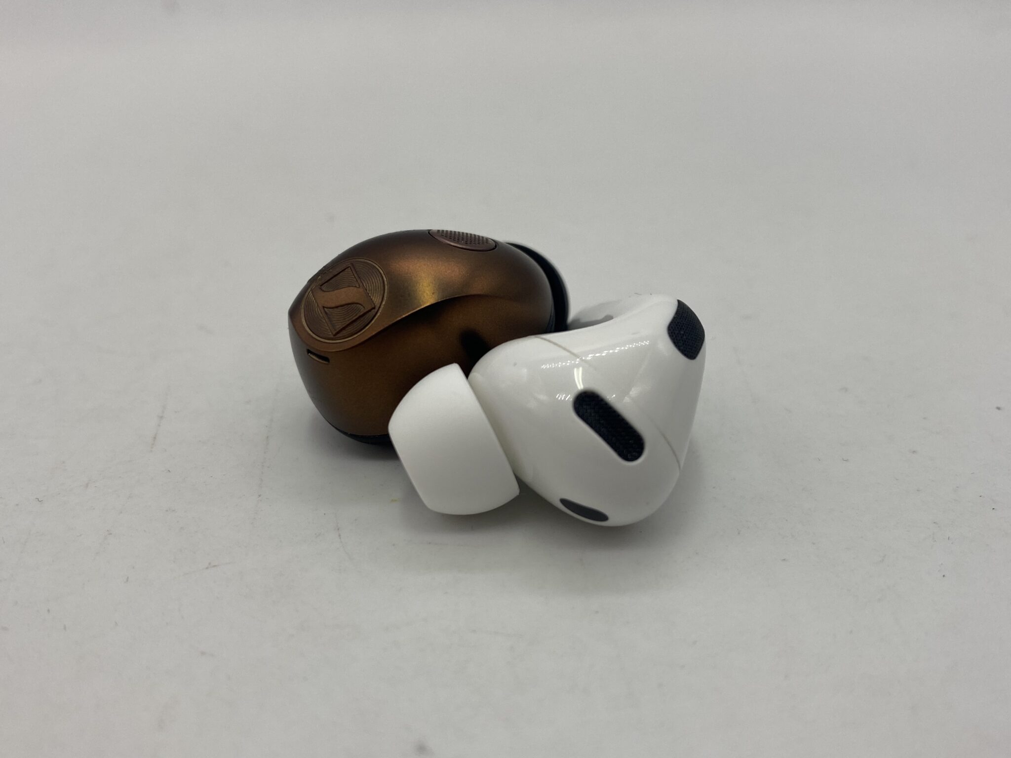AirPods Pro 3 vs Sennheiser Momentum True Wireless 5 หูฟังตัดเสียง ANC สำหรับสายเดินทาง