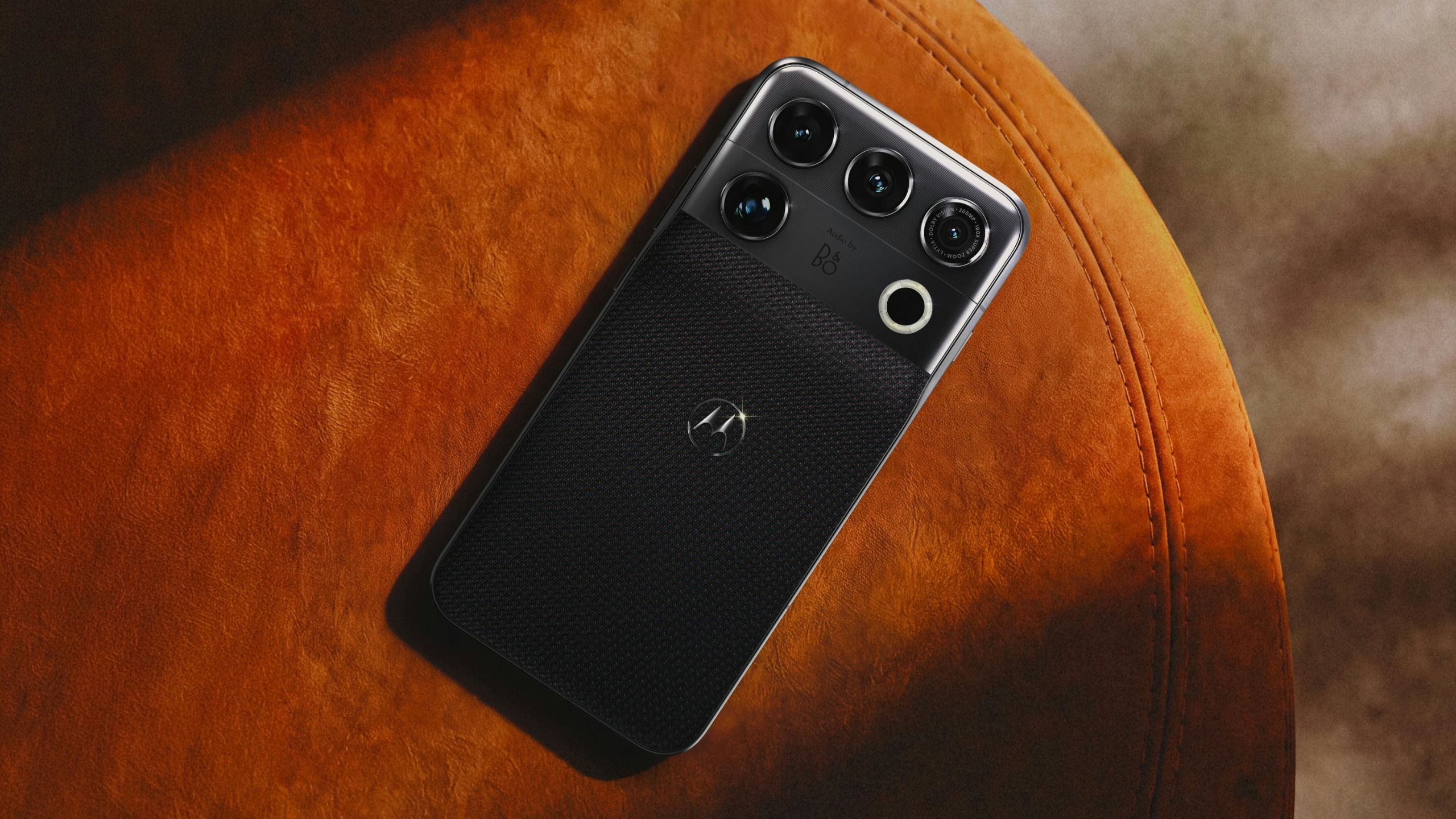 Motorola Signature 27 vs Galaxy S24 Ultra ศึกเรือธงชิป 2nm และกล้อง 200MP