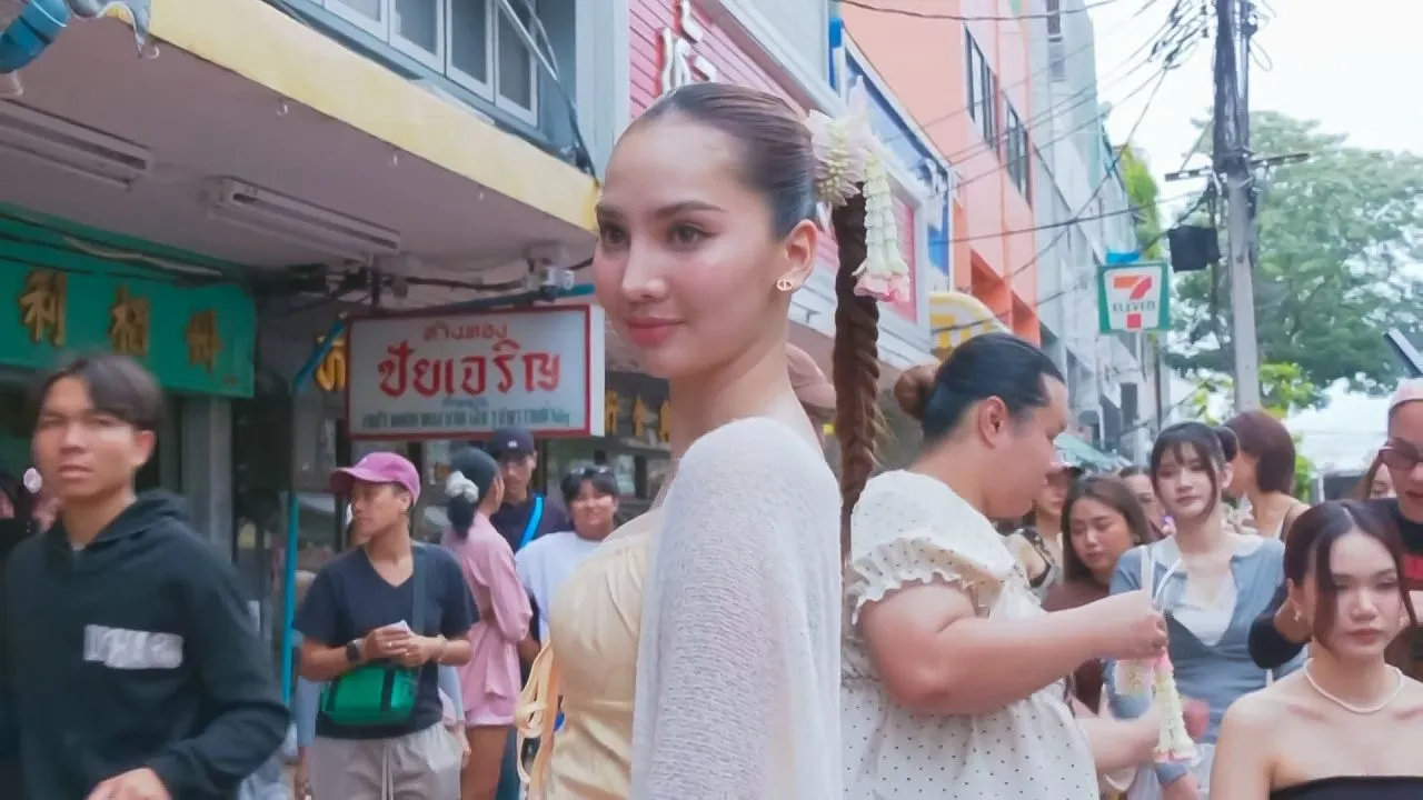 ทำไมพวงมาลัยเกล้าผมถึงกลายเป็นเทรนด์ไวรัลที่ต้องไปเช็คอิน