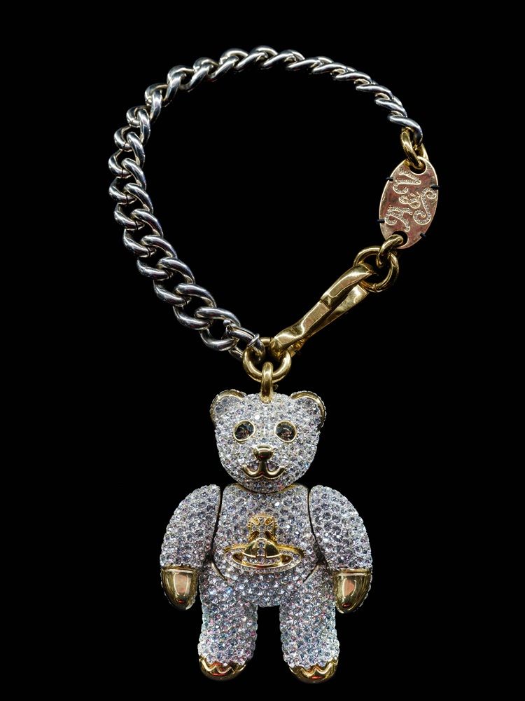 สี่ทศวรรษเครื่องประดับไอคอนิกจาก Vivienne Westwood ที่เซ็นทรัลชิดลม