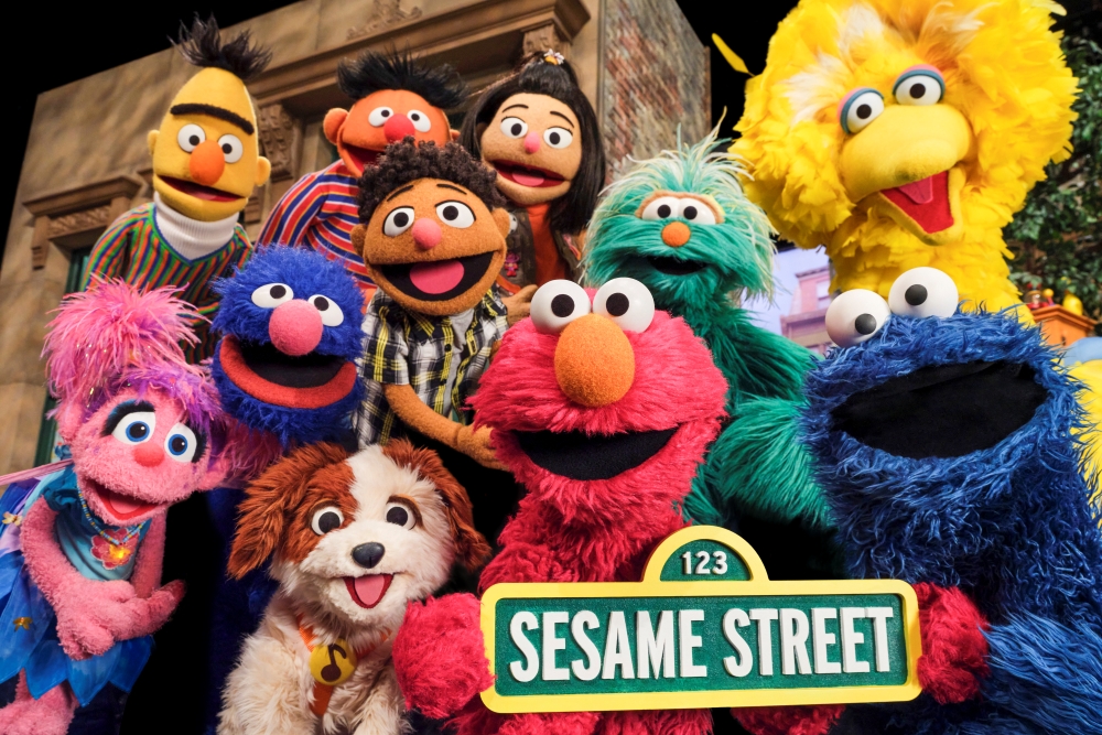 Netflix เด็ก เดินเกมยาว ปั้นจักรวาล Sesame Street และ Gabby's Dollhouse