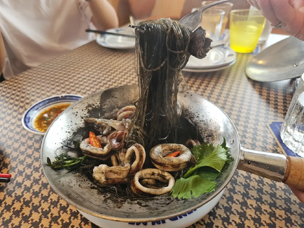 วัตถุดิบคุณภาพคืออาวุธลับ สตรีทฟู้ดยุคใหม่ชนะใจลูกค้าด้วยไข่และหมูเนื้อดี