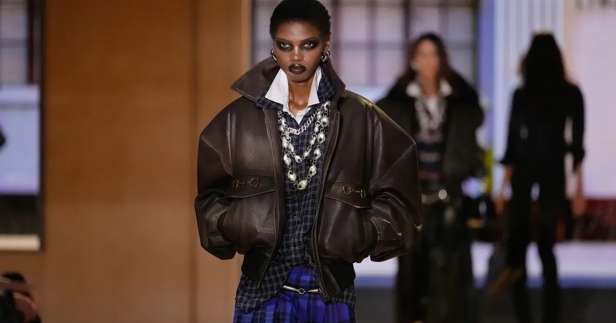 Demna พลิกโฉม Gucci จากโค้ดเข้มสู่มรดกหรูที่ Milan Fashion Week