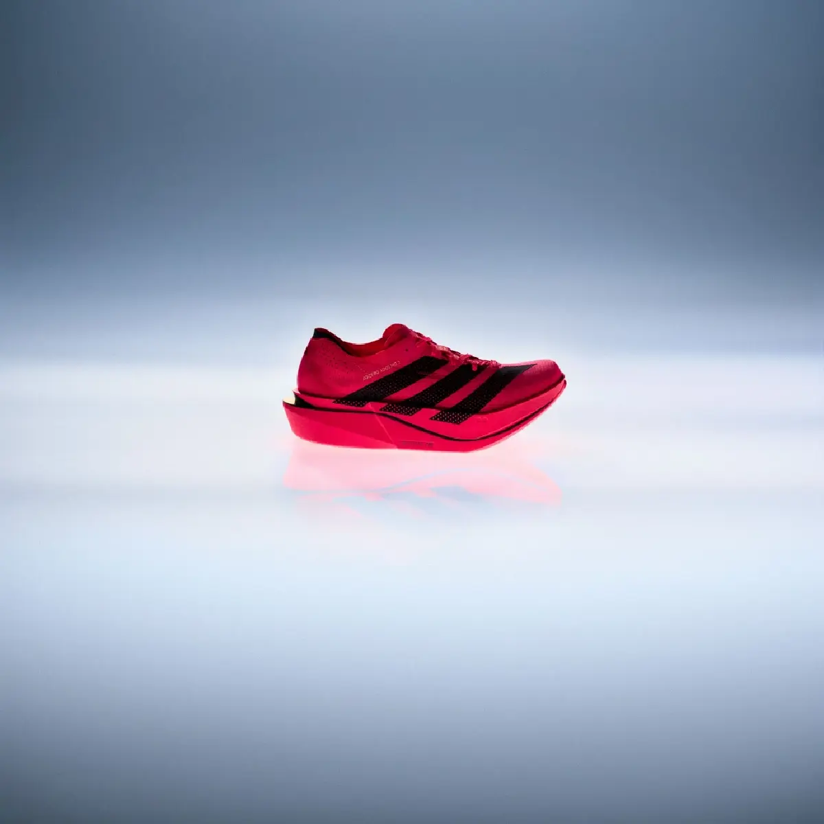 Adizero Adios Pro 5 ซูเปอร์ชู่วิ่งมาราธอนที่เบากว่าและตอบสนองกว่า