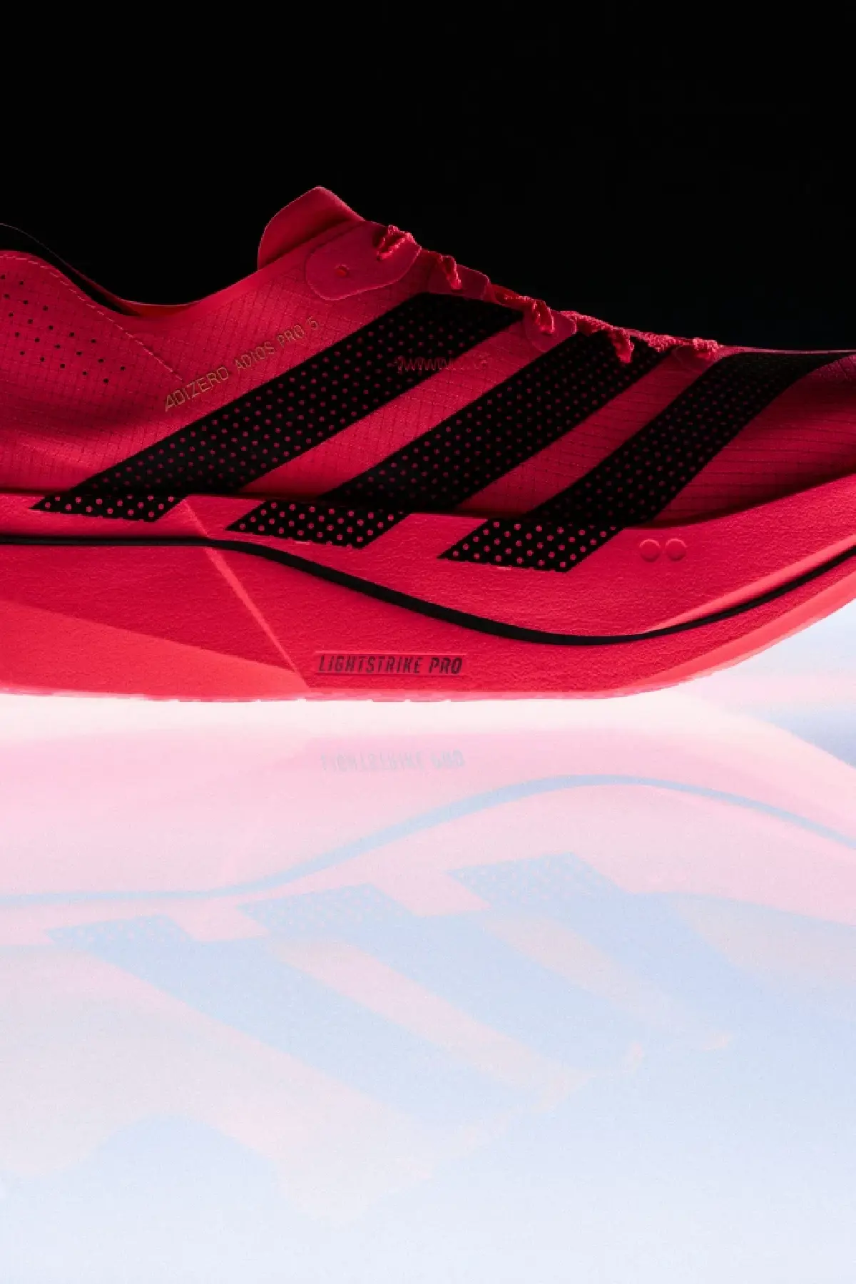 Adizero Adios Pro 5 ซูเปอร์ชู่วิ่งมาราธอนที่เบากว่าและตอบสนองกว่า