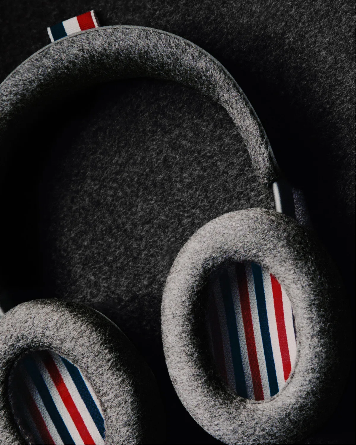 Bose QuietComfort Ultra x Thom Browne เมื่อหูฟังตัดเสียงพรีเมียมกลายเป็นแฟชั่นหรูสำหรับคนเดินทาง