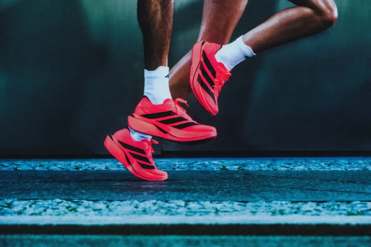 Adizero Adios Pro 5 ซูเปอร์ชู่วิ่งมาราธอนที่เบากว่าและตอบสนองกว่า