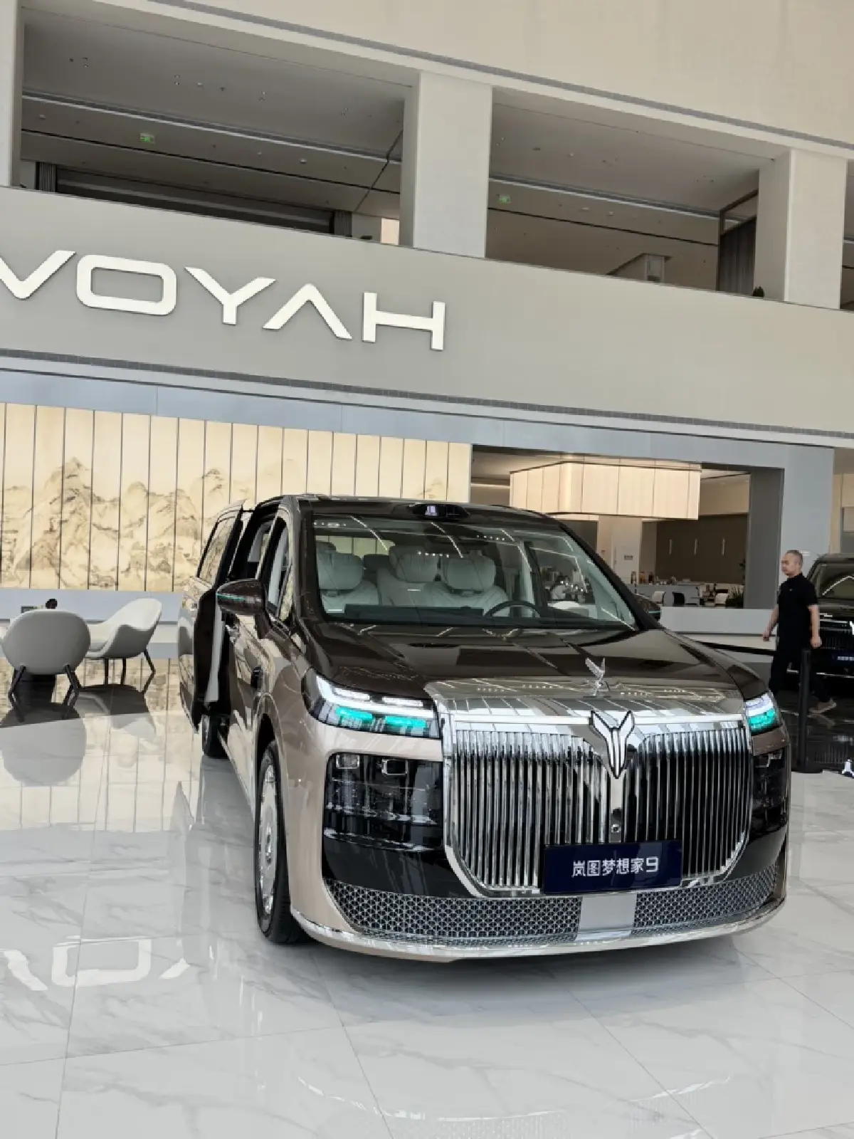 VOYAH DREAM 9 รถ MPV ไฟฟ้าเรือธง ระยะวิ่ง 701 กม.ท้าชนเจ้าตลาด