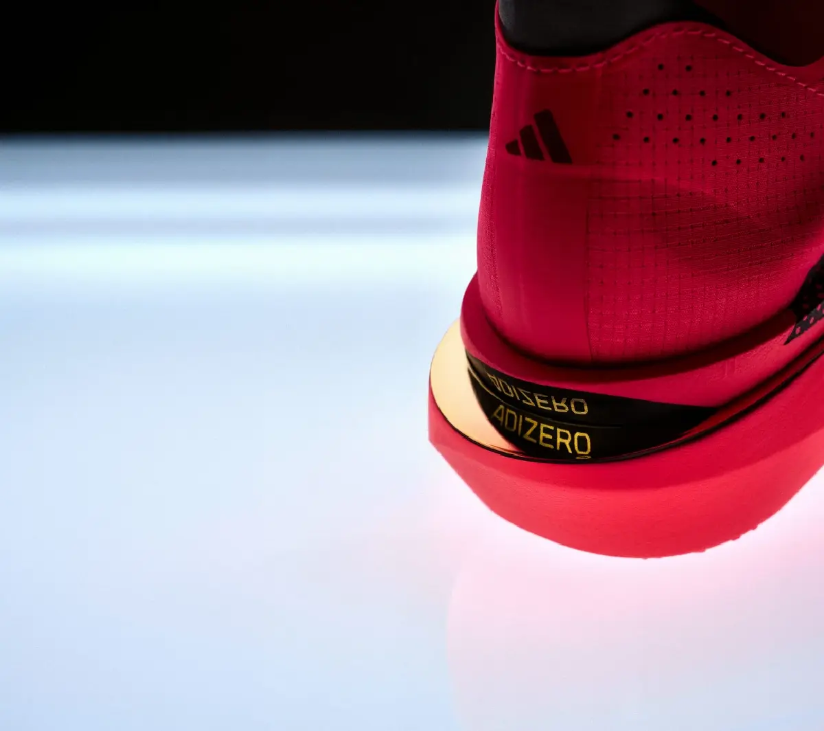 Adizero Adios Pro 5 ซูเปอร์ชู่วิ่งมาราธอนที่เบากว่าและตอบสนองกว่า