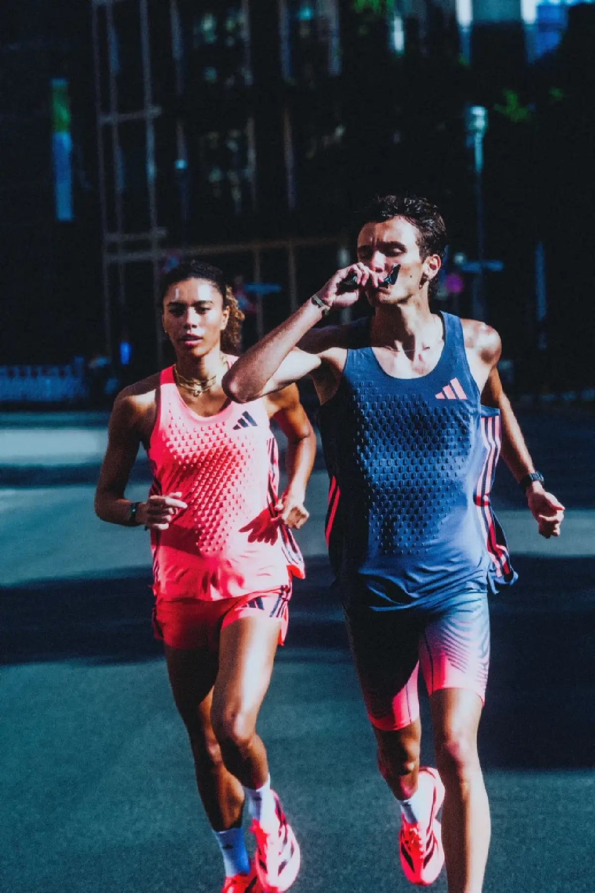 Adizero Adios Pro 5 ซูเปอร์ชู่วิ่งมาราธอนที่เบากว่าและตอบสนองกว่า