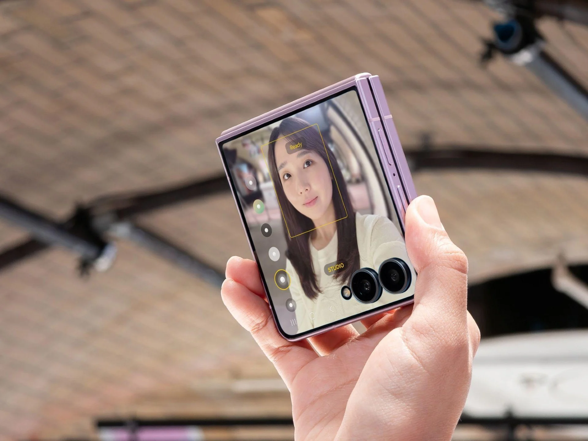 Galaxy Z Fold 8 vs Z Flip 8 มือถือพับได้รุ่นไหนใช่คุณที่สุด