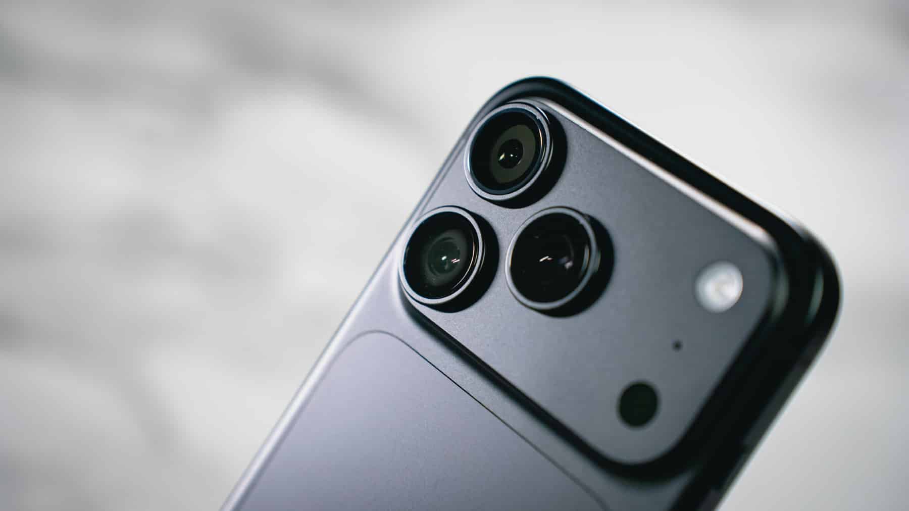 ธงแดงคุณภาพ iPhone 18 Pro เมื่อแฟลกชิประดับพรีเมียมเริ่มหั่นต้นทุน