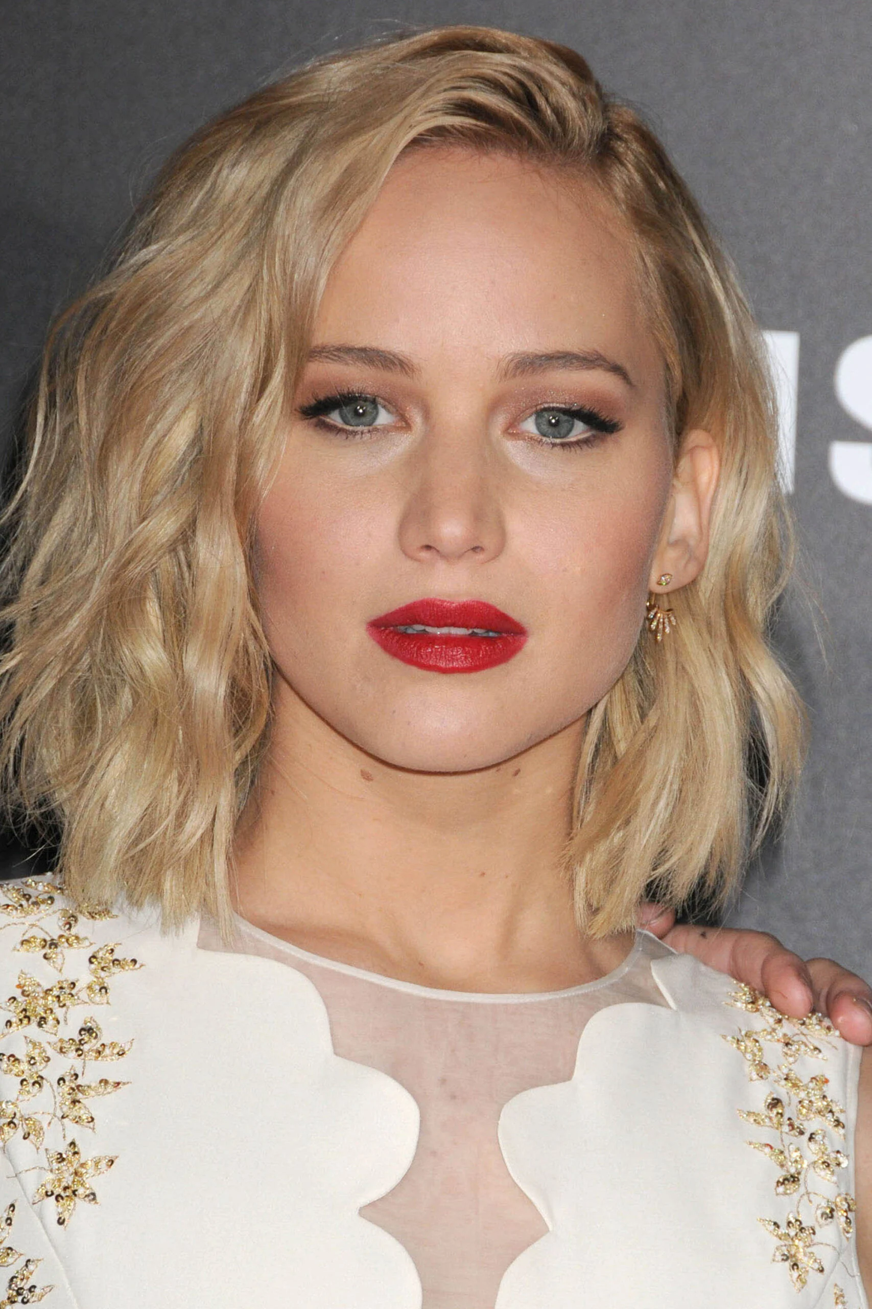 Sleek Lobs และ Modern Bobs วิธีทำผมสั้นลุคพรมแดงแบบเซเลบริตี้