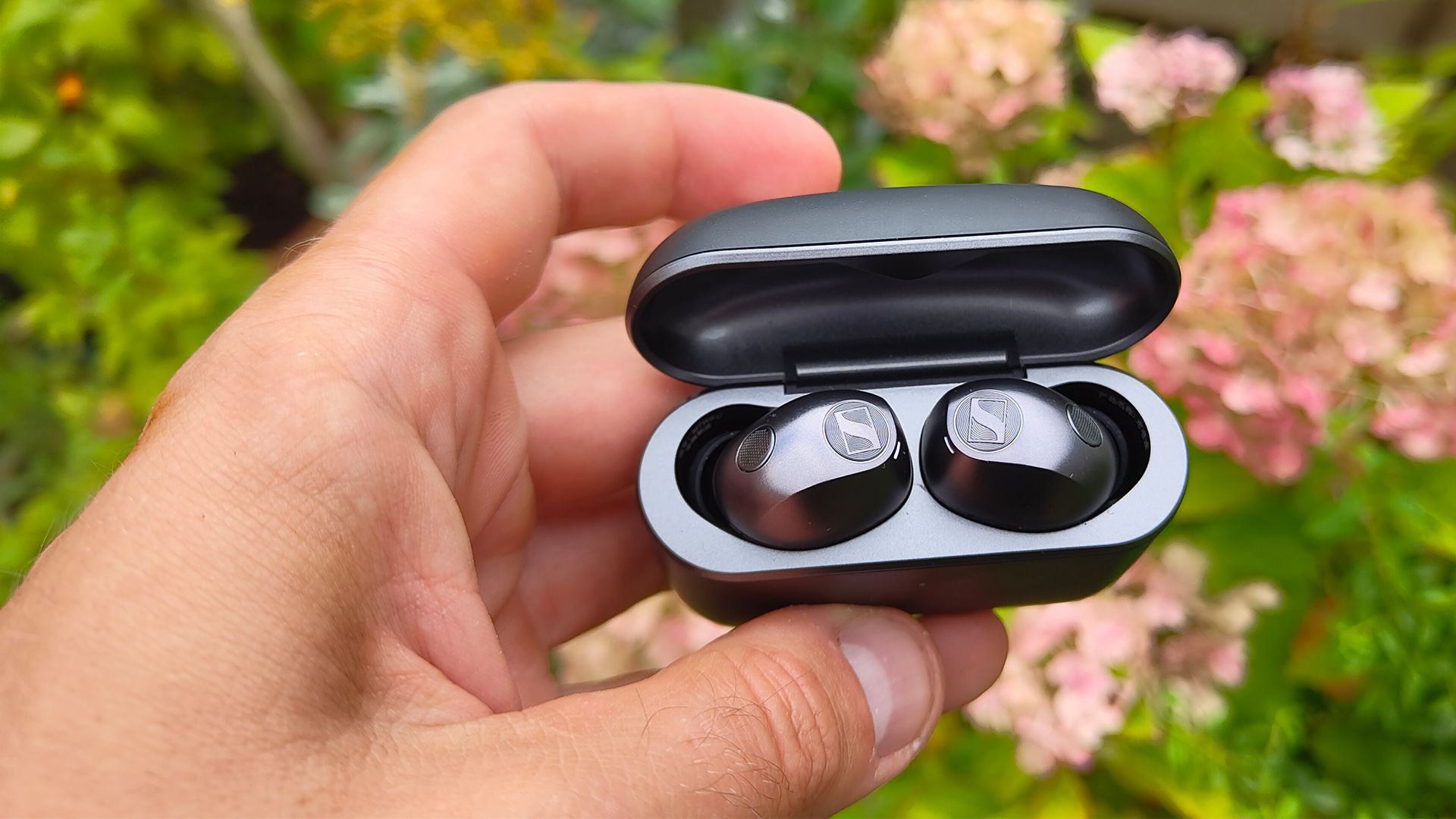รีวิว Sennheiser Momentum True Wireless 5 หูฟังพรีเมียมที่กล้าเทียบ Sony WF-1000XM6