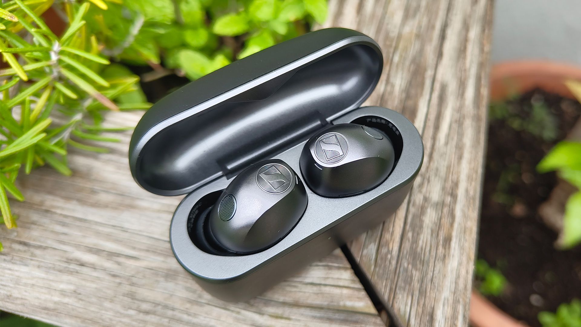 รีวิว Sennheiser Momentum True Wireless 5 หูฟังพรีเมียมที่กล้าเทียบ Sony WF-1000XM6