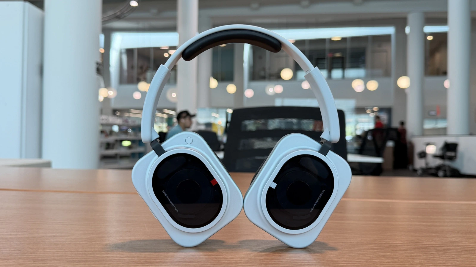 รีวิว Nothing Headphone (1) Pro หูฟังพรีเมียม over-ear กับดีไซน์อุตสาหกรรมที่กล้าต่าง
