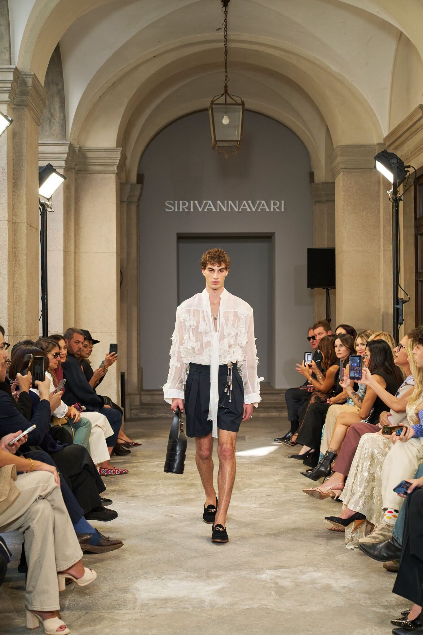 SIRIVANNAVARI ปลุกพลังงานดีไซน์หรูในมิลาน แฟชั่น วีก