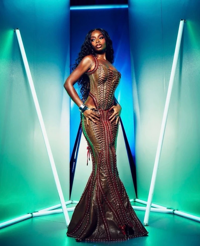 MTV VMAs: แฟชั่นพรมแดงที่ครองโซเชียลและนิยามค่ำคืน