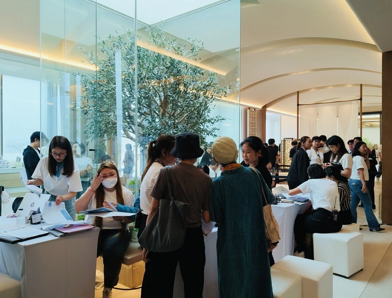 พรีเซลล์ทะลุ 2,000 ล้าน สัญญาณใหม่ของคอนโดหรูริมน้ำบางกอก