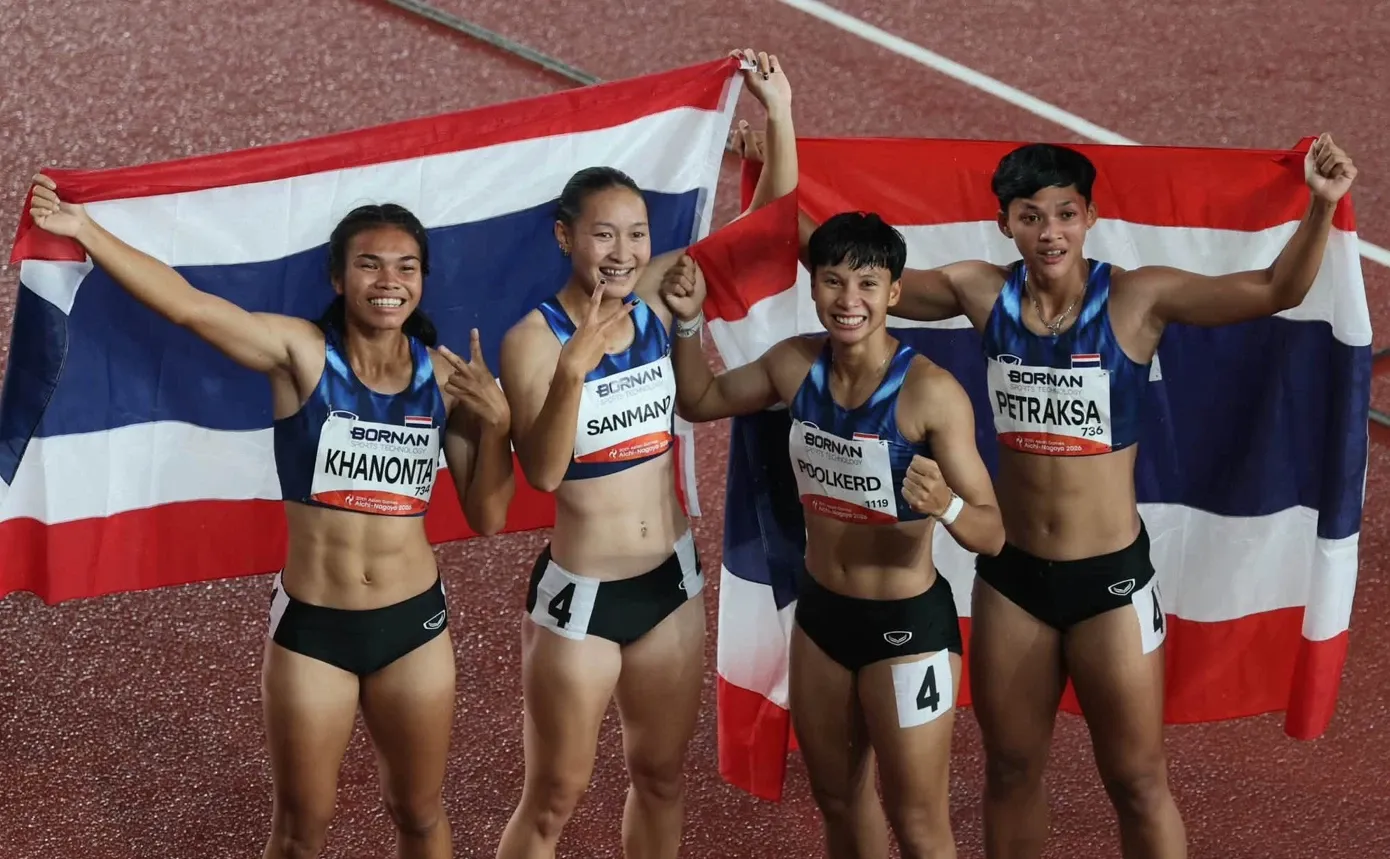 ทีมผลัด 4x100 เมตรหญิงคว้าเหรียญเงินจากวินาทีเดียวที่เปลี่ยนทุกอย่าง