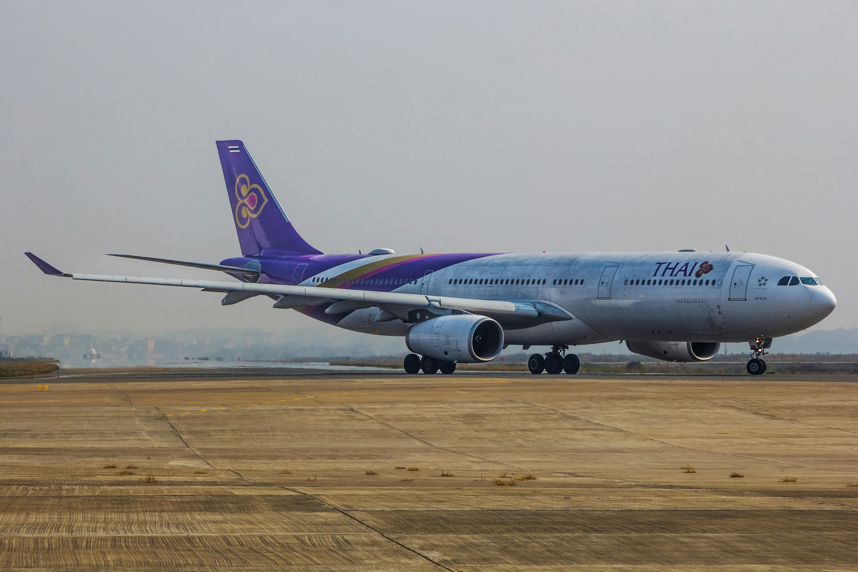 มรสุมถล่มสนามบิน เที่ยวบินล่าช้า นักเดินทางควรทำอะไรทันที