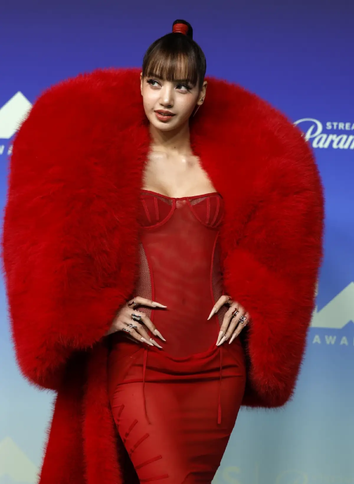 LISA สร้างหมุดหมายบนเวที MTV VMAs คว้า Best Pop พร้อมโชว์ SaWaDiKa