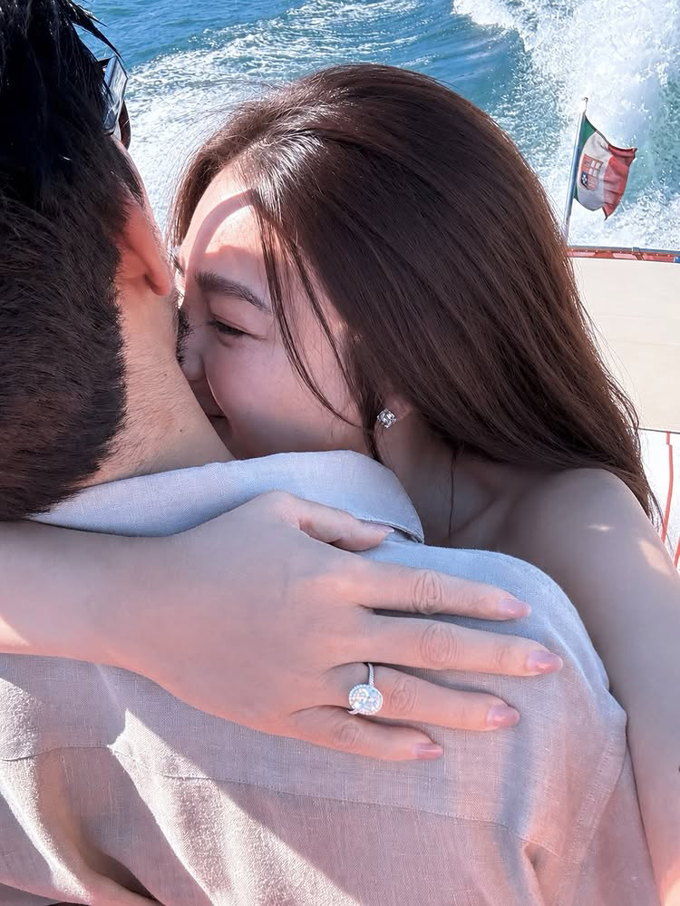 แหวนเพชรเม็ดโตครองซีน แหวนหมั้นสไตล์ใหม่ในยุคไฟน์จิวเวลรี่หรู