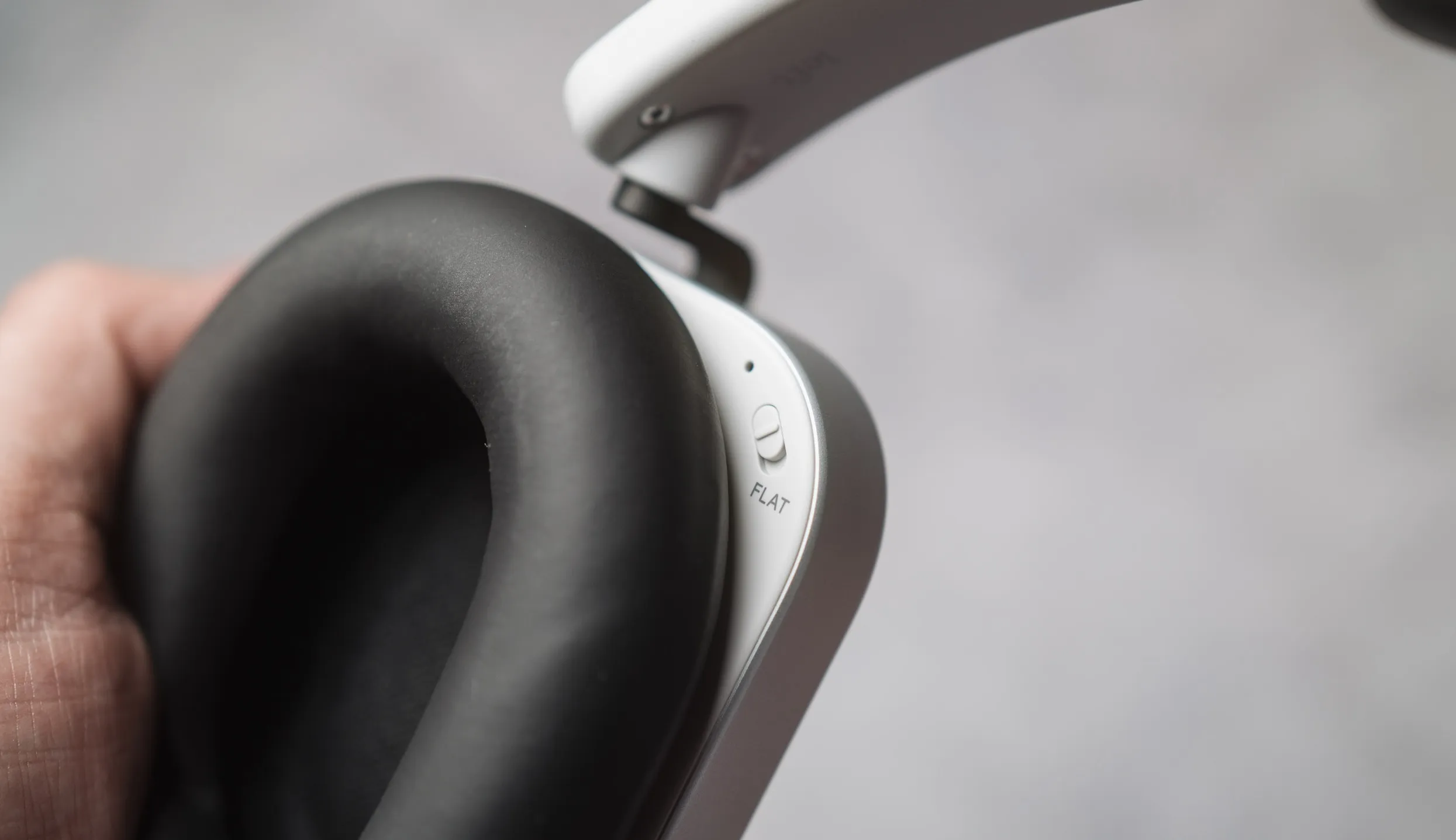 Headphone (1) Pro รีวิว หูฟังตัดเสียง Nothing สำหรับสายเดินทางและทำงานเสียง