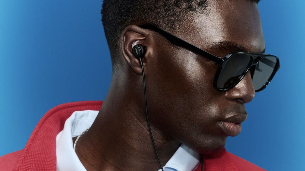 หูฟังมีสายตัดเสียงของ Bose สัญญาณรีเทิร์นสู่โลกอนาล็อกที่ไว้ใจได้
