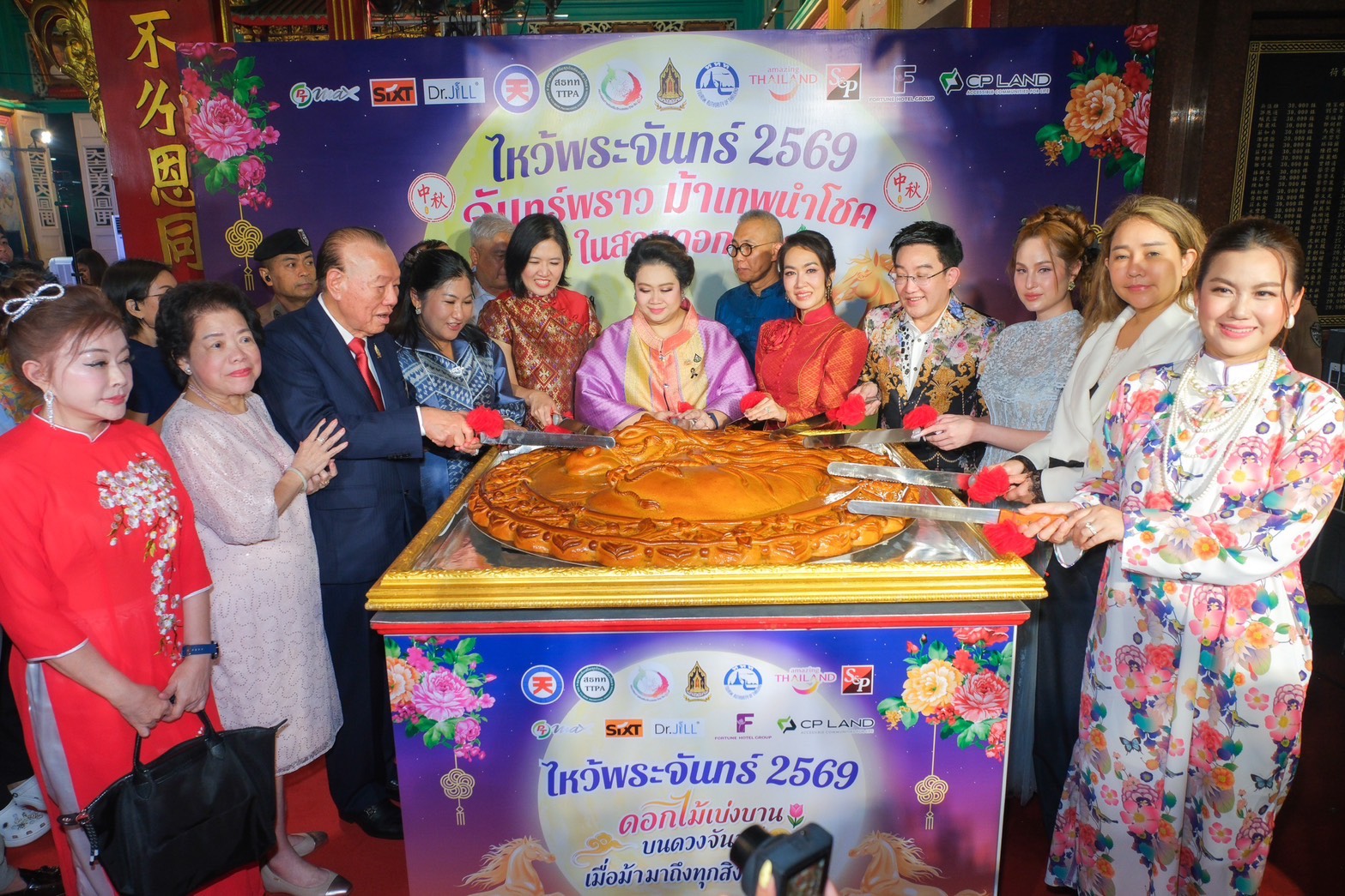 ขนมไหว้พระจันทร์หรูหรา เมื่อมรดกวัฒนธรรมจับมือดีไซน์ร่วมสมัย